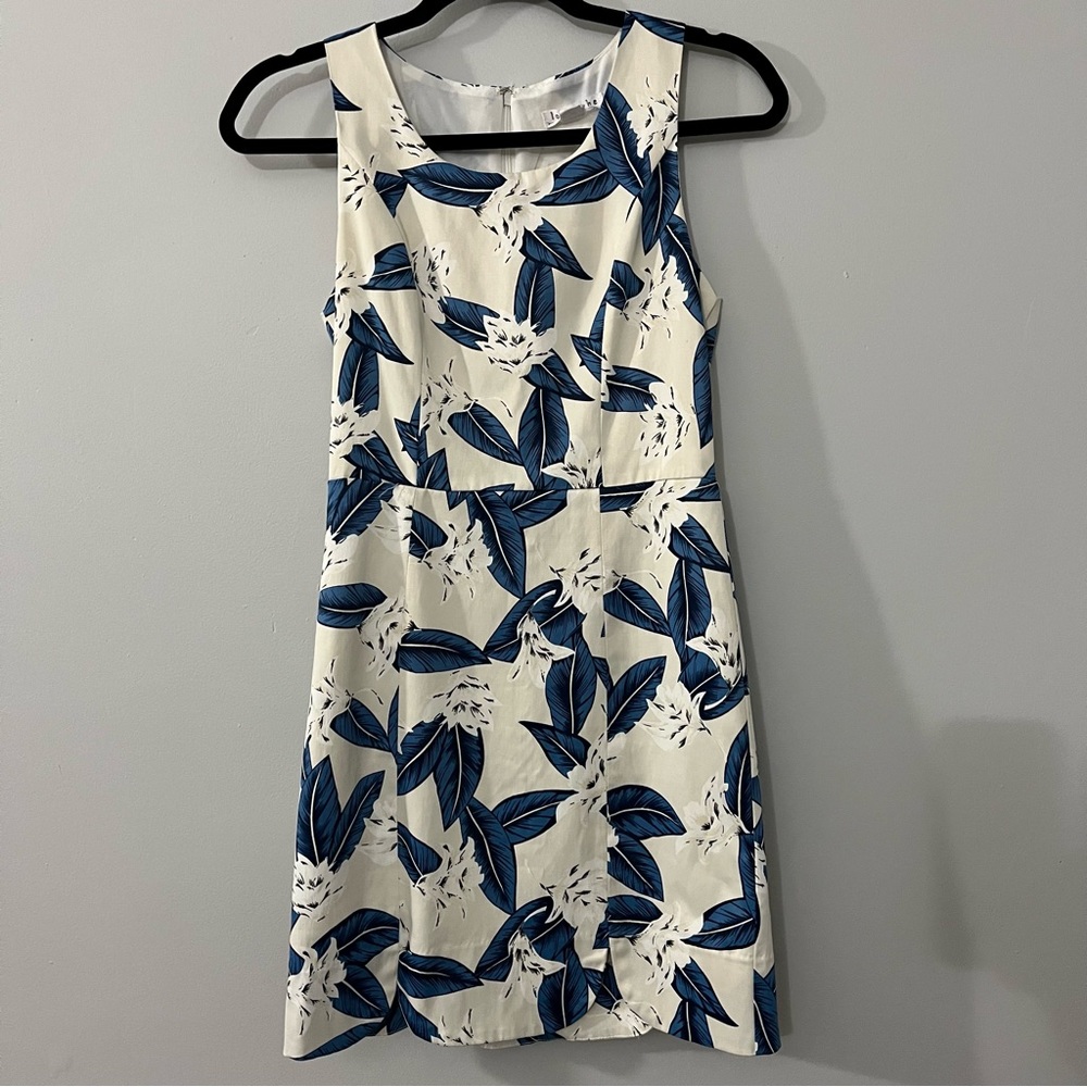 ✨3/$10✨ Love Riche Floral form fitting dress